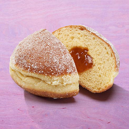 Dinkelkrapfen mit Aprikosenf&uuml;llung.