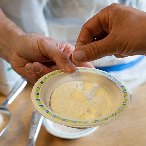 Gutes Mehl braucht Fingerspitzengefühl. Gutes Mehl braucht Fingerspitzengefühl.