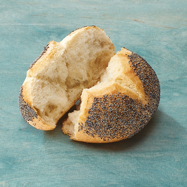 Weizenbrötchen mit Mohn Weizenbrötchen mit Mohn